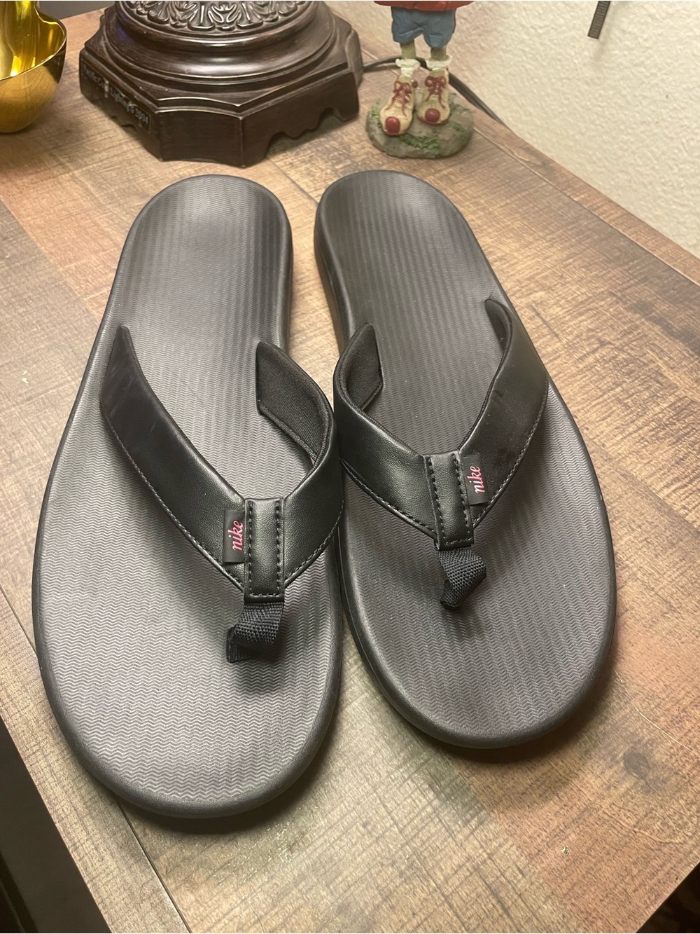 Nike Womens Black Flip Flop Sandals size 11 with pink Nike on straps